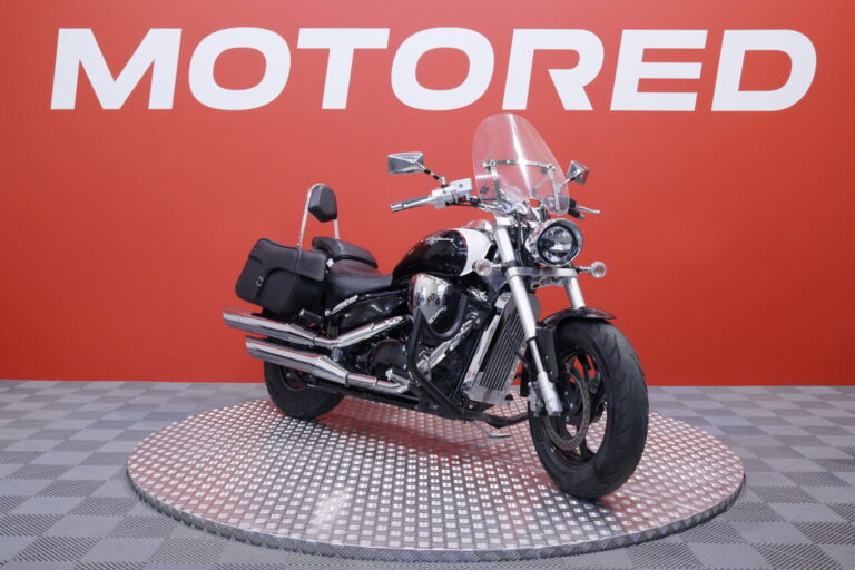Suzuki - INTRUDER - M800 // Suomi-pyörä / Sivulaukut / Huoltokirja / Sissy / Kaatumaraudat // - Moottoripyörä