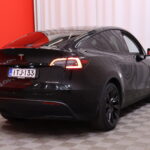 Tesla - Model Y - Long Range AWD / Koukku / 2x renkaat ja vanteet / AMD Ryzen / Lasikatto / Premium Audio / - Maastoauto
