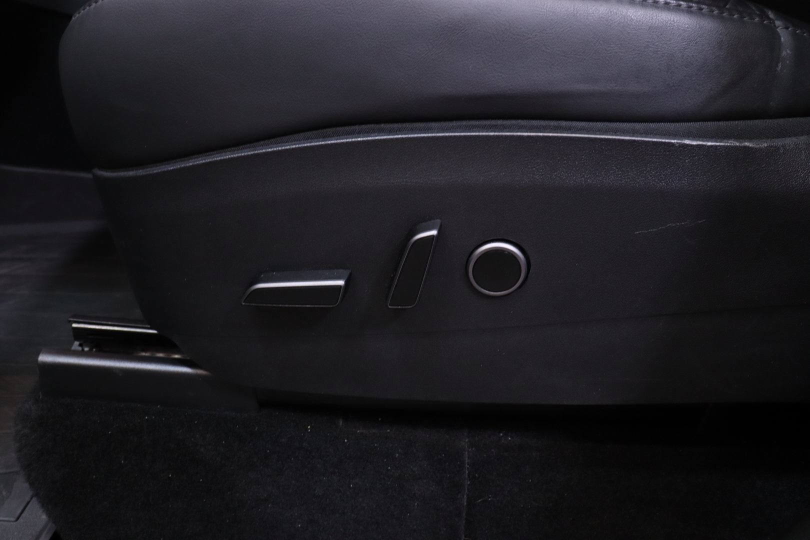 Tesla - Model Y - Long Range AWD / Koukku / 2x renkaat ja vanteet / AMD Ryzen / Lasikatto / Premium Audio / - Maastoauto