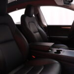 Tesla - Model Y - Long Range AWD / Koukku / 2x renkaat ja vanteet / AMD Ryzen / Lasikatto / Premium Audio / - Maastoauto