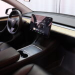 Tesla - Model Y - Long Range AWD / Koukku / 2x renkaat ja vanteet / AMD Ryzen / Lasikatto / Premium Audio / - Maastoauto