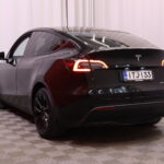 Tesla - Model Y - Long Range AWD / Koukku / 2x renkaat ja vanteet / AMD Ryzen / Lasikatto / Premium Audio / - Maastoauto
