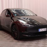 Tesla - Model Y - Long Range AWD / Koukku / 2x renkaat ja vanteet / AMD Ryzen / Lasikatto / Premium Audio / - Maastoauto