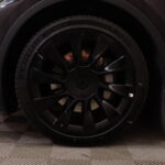 Tesla - Model Y - Long Range AWD / Koukku / 2x renkaat ja vanteet / AMD Ryzen / Lasikatto / Premium Audio / - Maastoauto