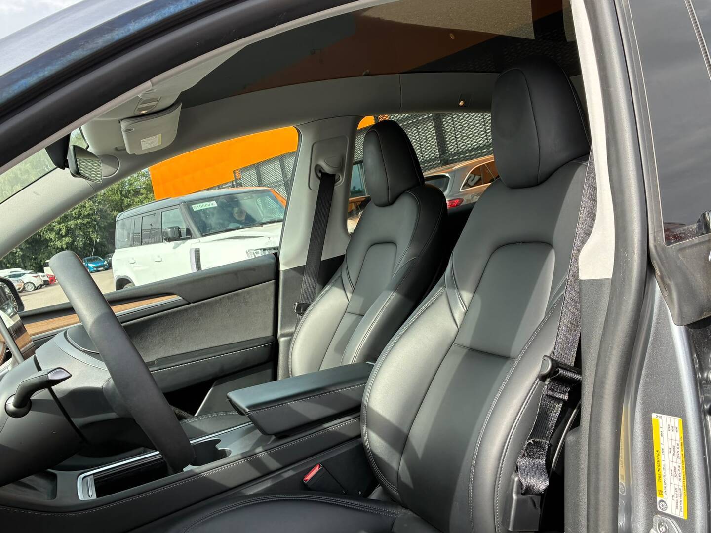 Tesla - Model Y - Long Range - Maastoauto