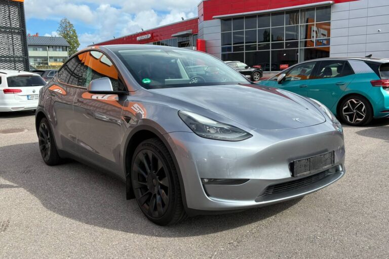 Tesla - Model Y - Long Range - Maastoauto