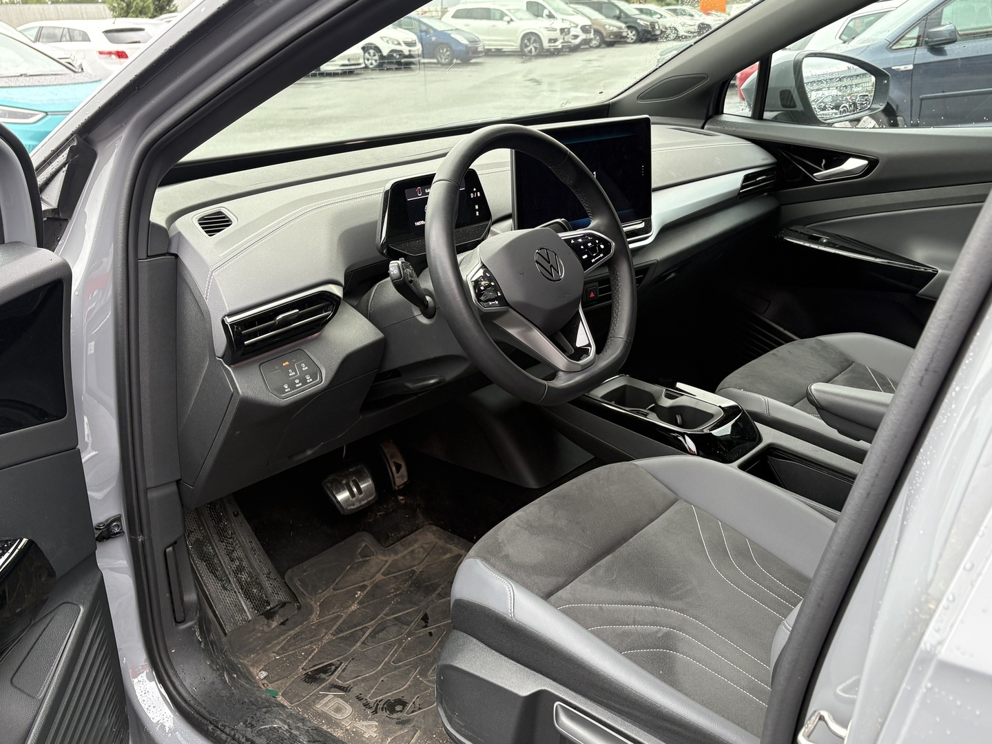 Volkswagen - ID.4 - Pro Comfort 75-v Juhlamalli 210 kW, akku 77 kWh - Maastoauto