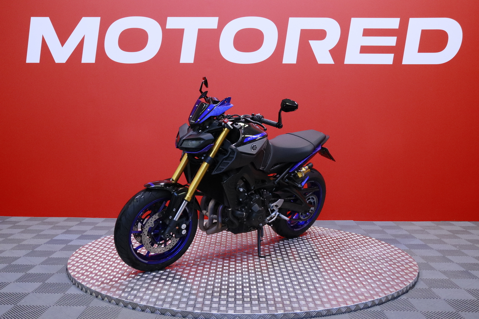 Yamaha - MT-09 - SP // Suomi-pyörä / Akrapovic / Shifter / Ajomodet / TCS // - Moottoripyörä