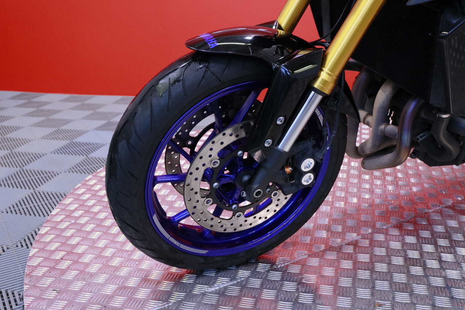 Yamaha - MT-09 - SP // Suomi-pyörä / Akrapovic / Shifter / Ajomodet / TCS // - Moottoripyörä