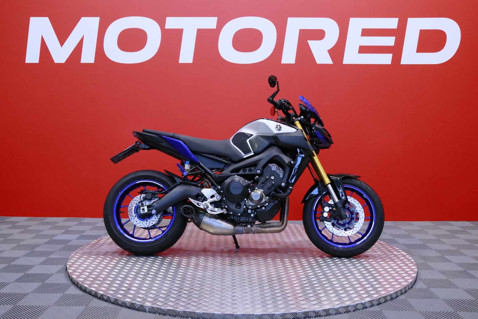 Yamaha - MT-09 - SP // Suomi-pyörä / Akrapovic / Shifter / Ajomodet / TCS // - Moottoripyörä