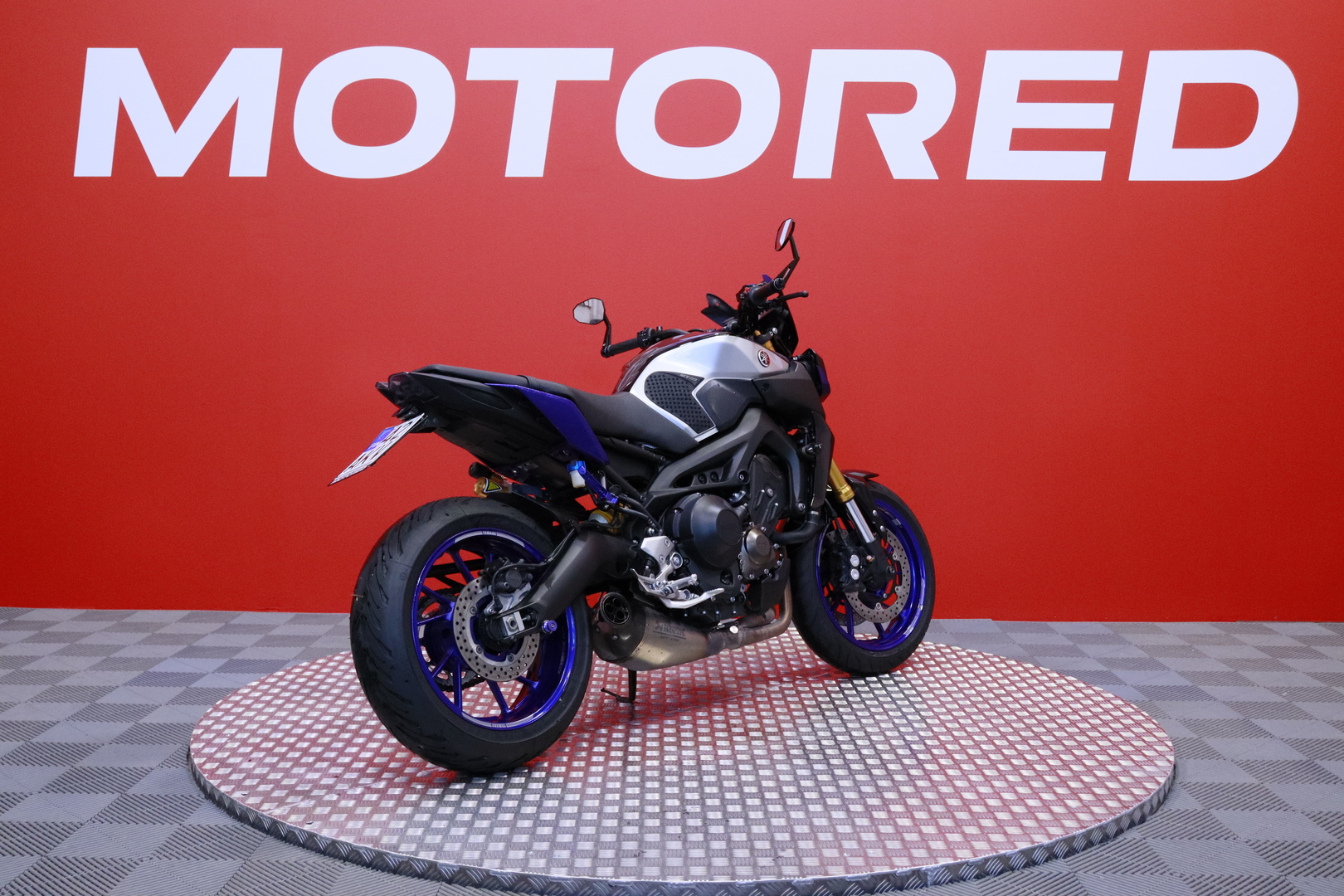Yamaha - MT-09 - SP // Suomi-pyörä / Akrapovic / Shifter / Ajomodet / TCS // - Moottoripyörä