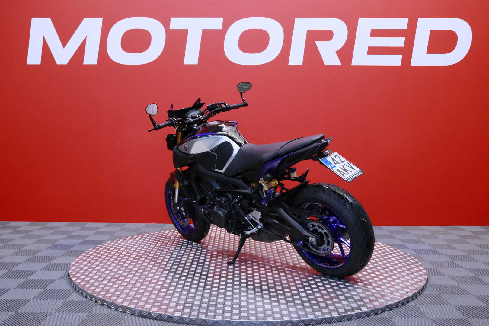 Yamaha - MT-09 - SP // Suomi-pyörä / Akrapovic / Shifter / Ajomodet / TCS // - Moottoripyörä
