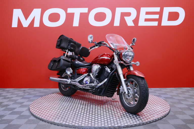 Yamaha - XVS - 1300 A Midnight Star // Suomi-pyörä / 3x Laukut / Sissybar / Jalkalevyt // - Moottoripyörä