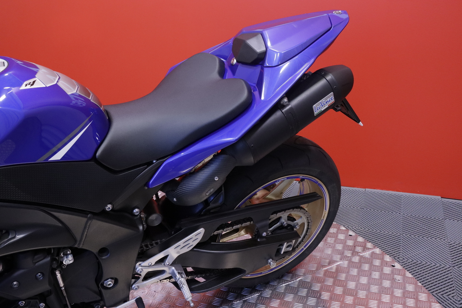 Yamaha - YZF-R1 - // LeoVince putkisto! / Shifter / Huoltokirja // - Moottoripyörä