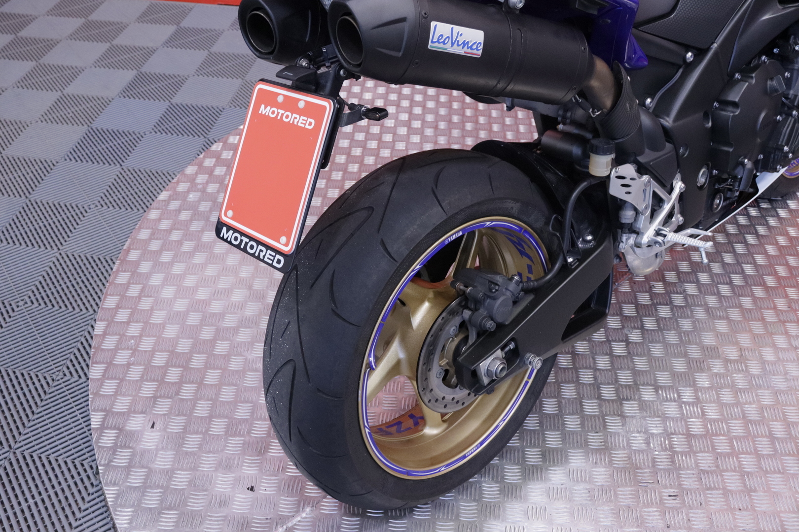 Yamaha - YZF-R1 - // LeoVince putkisto! / Shifter / Huoltokirja // - Moottoripyörä