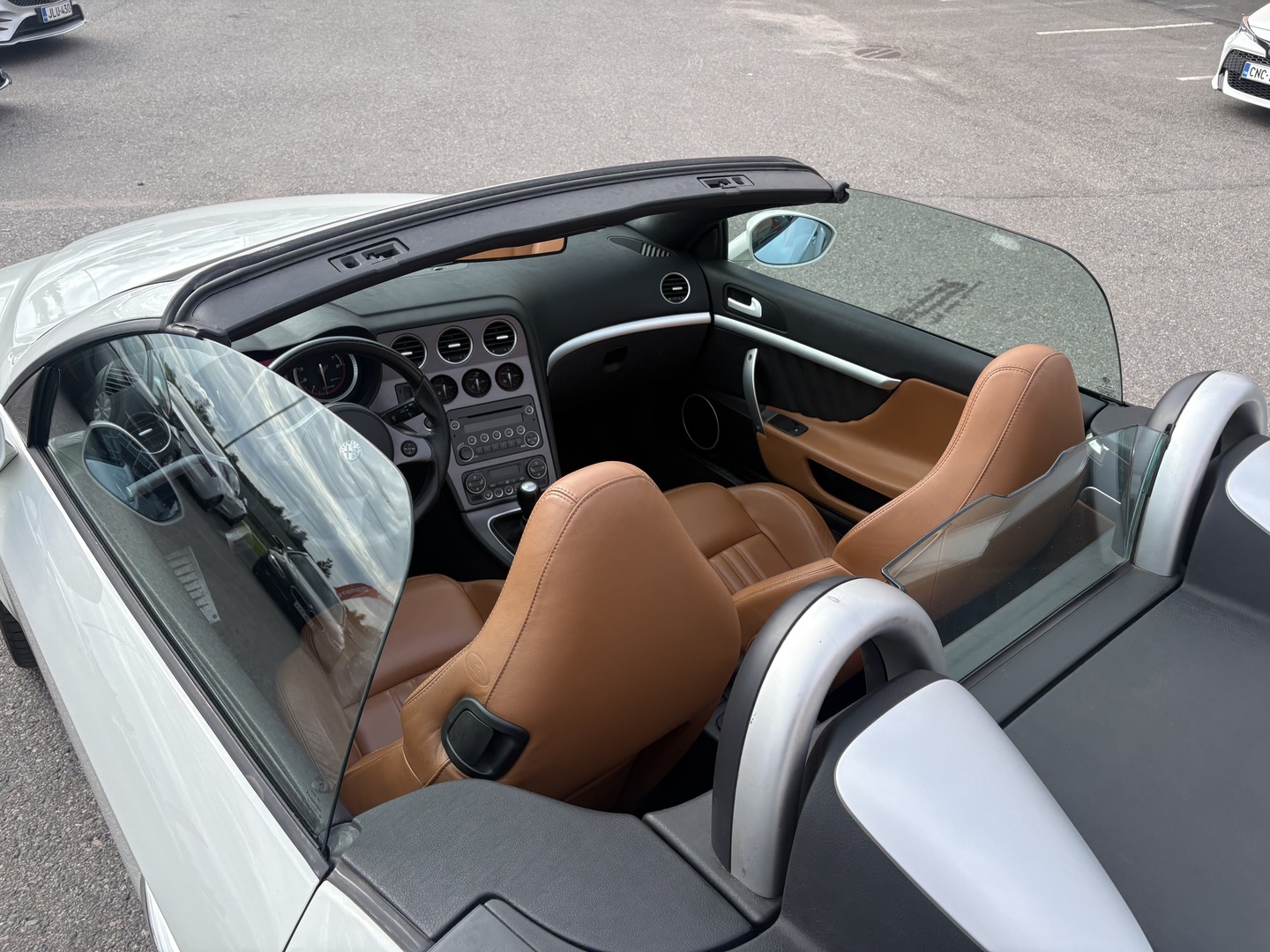 Alfa Romeo - Spider - 1750 TBi 200hv Bensiini // Suomi-auto / Tutkat / Huoltokirja / Juuri saapunut ! // - Avoauto