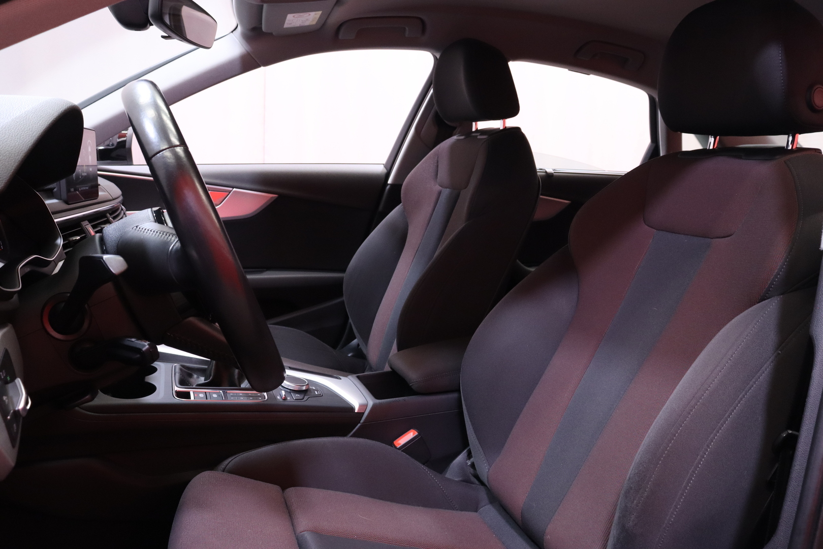 Audi - A4 - Sedan Business Sport 2,0 TFSI 140 kW - Sedan