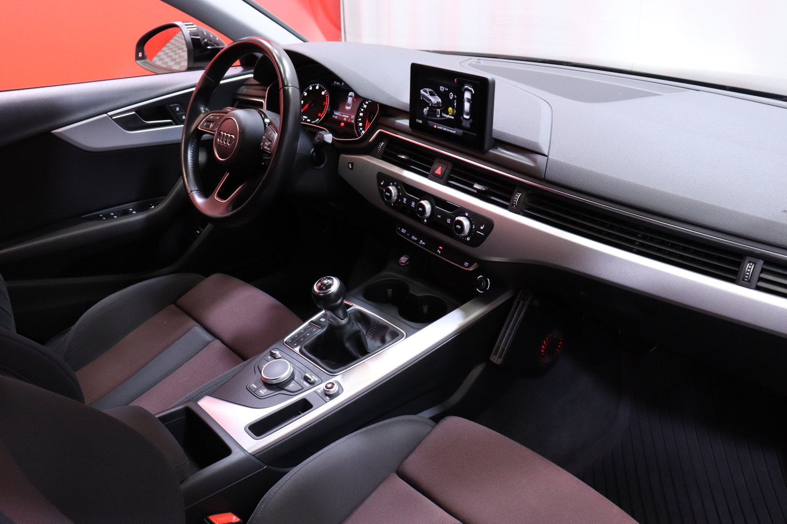 Audi - A4 - Sedan Business Sport 2,0 TFSI 140 kW - Sedan