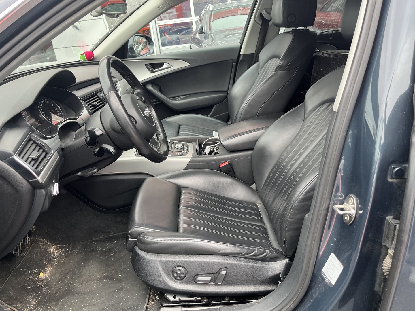 Audi - A6 - Sedan Business 3,0 V6 TFSI 220 kW quattro S tronic Start-Stop - Sedan