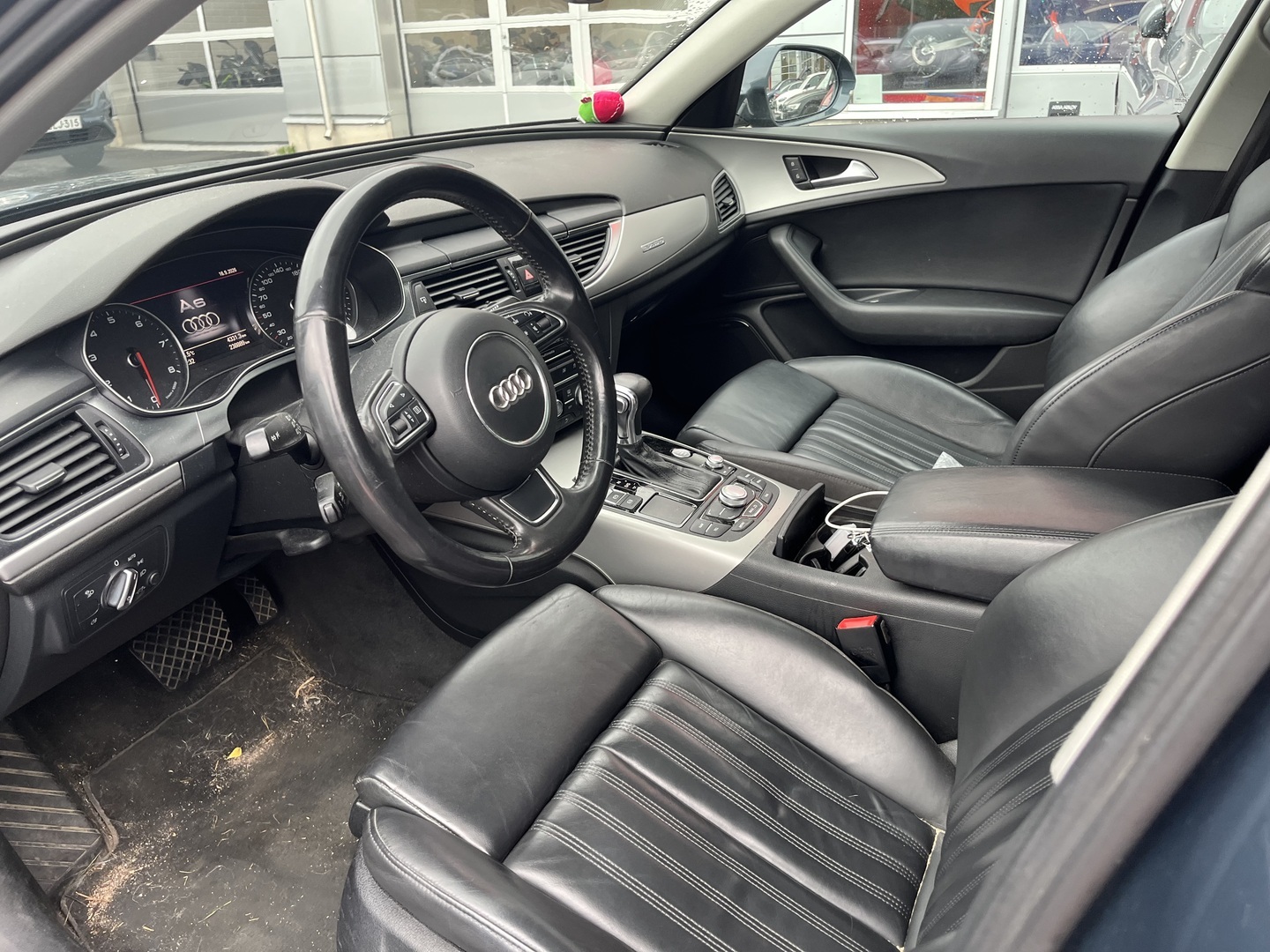 Audi - A6 - Sedan Business 3,0 V6 TFSI 220 kW quattro S tronic Start-Stop - Sedan
