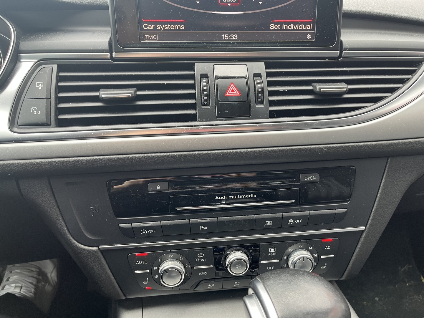 Audi - A6 - Sedan Business 3,0 V6 TFSI 220 kW quattro S tronic Start-Stop - Sedan