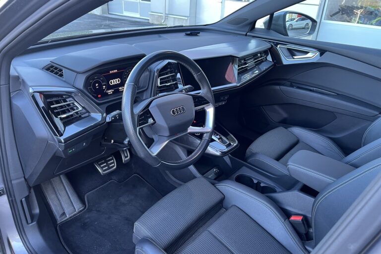 AUDI Q4 e-tron