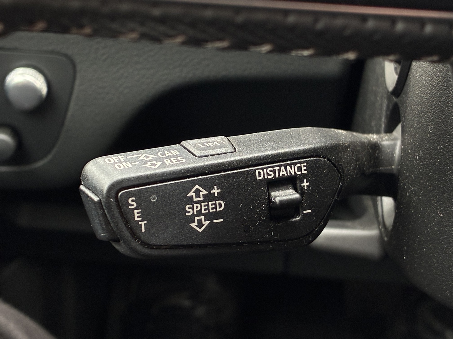 Audi - Q5 - Launch Edition 55 TFSI e quattro S tronic S Line - Maastoauto