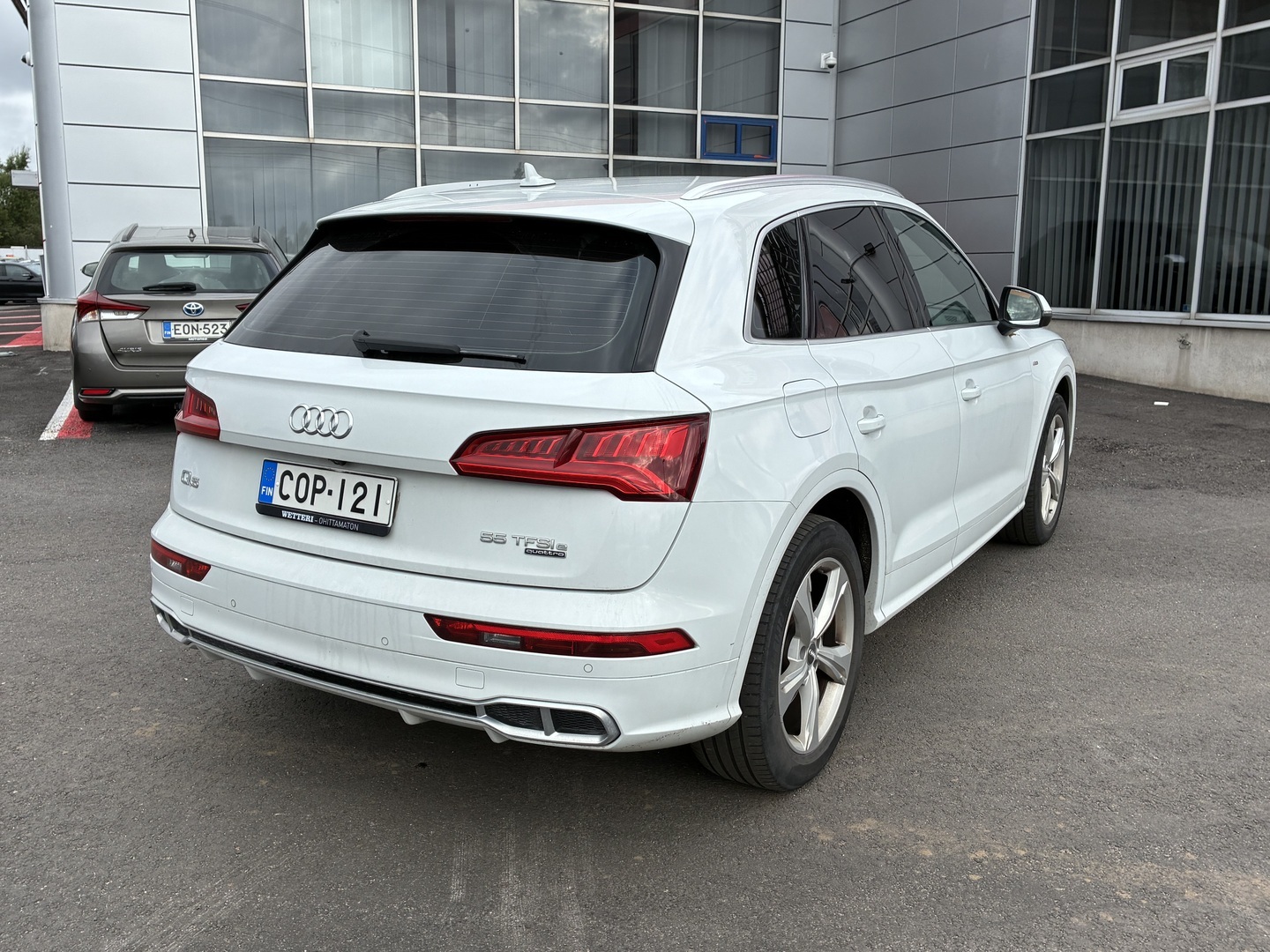 Audi - Q5 - Launch Edition 55 TFSI e quattro S tronic S Line - Maastoauto