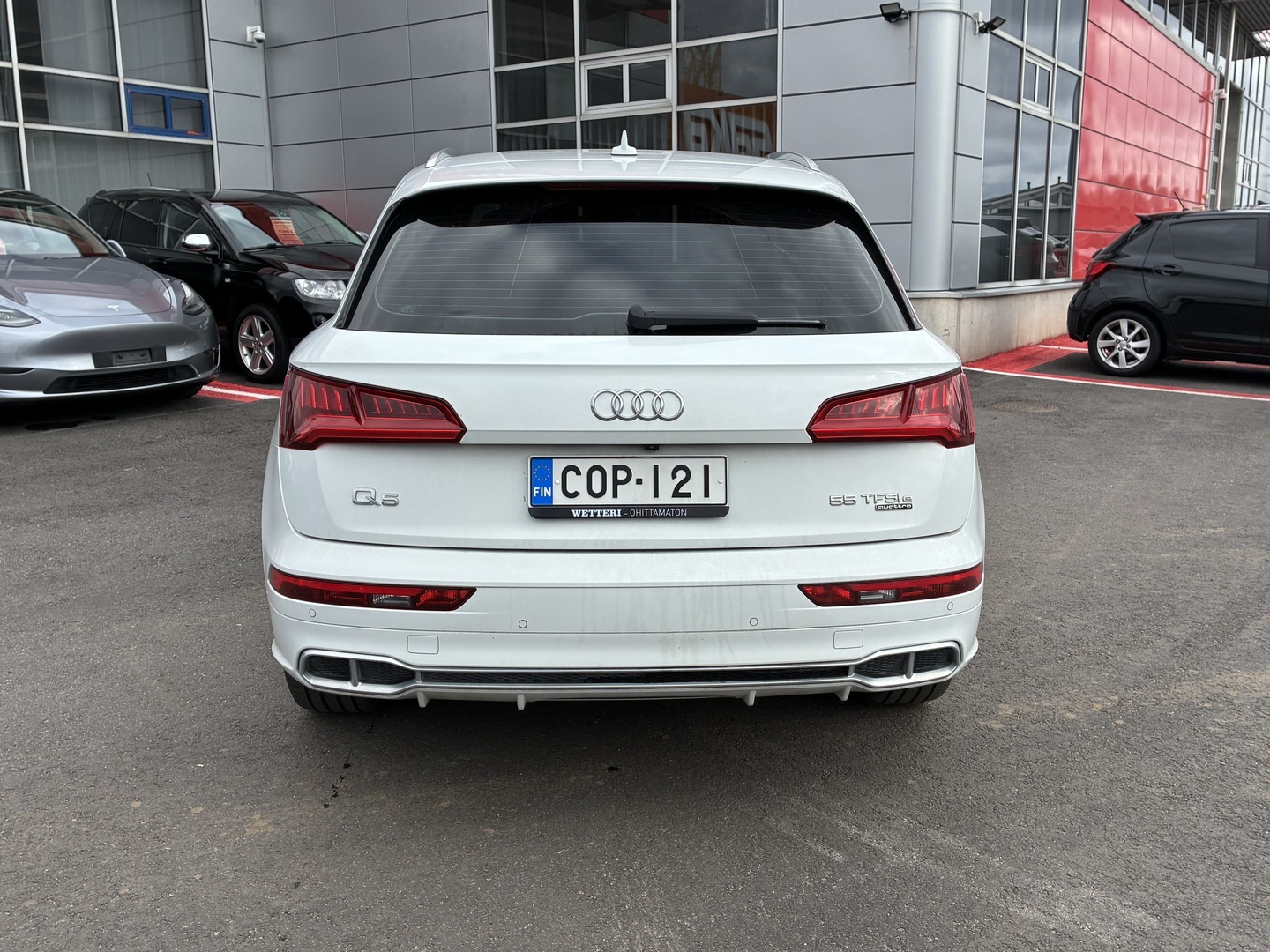 Audi - Q5 - Launch Edition 55 TFSI e quattro S tronic S Line - Maastoauto
