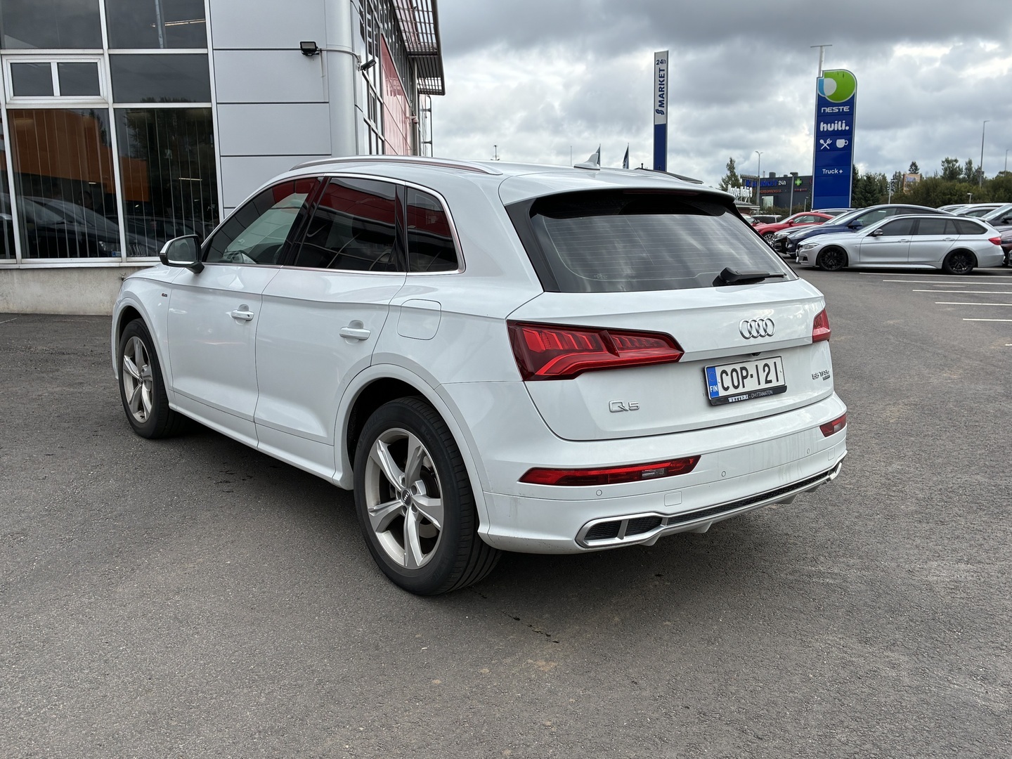 Audi - Q5 - Launch Edition 55 TFSI e quattro S tronic S Line - Maastoauto