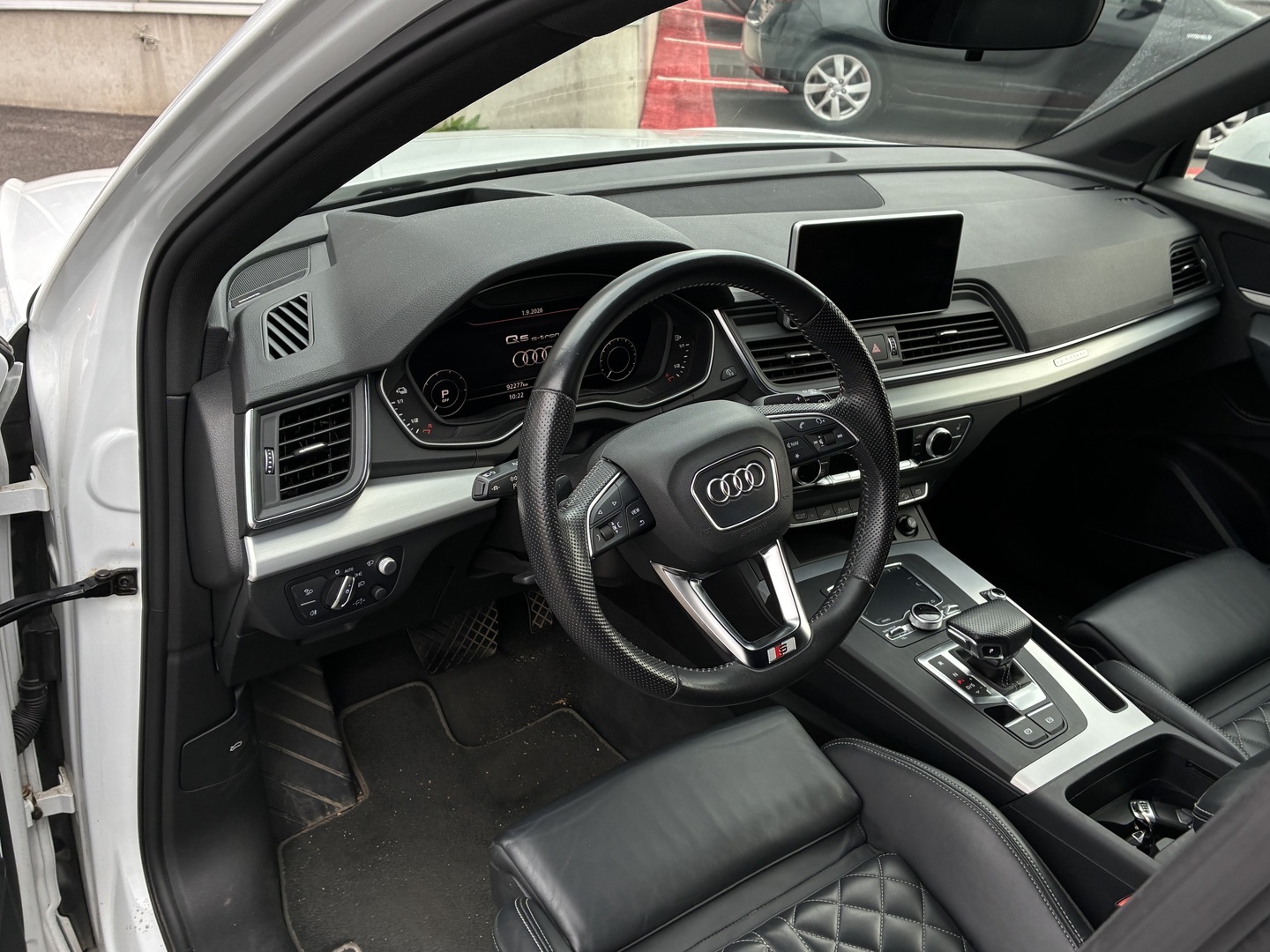 Audi - Q5 - Launch Edition 55 TFSI e quattro S tronic S Line - Maastoauto
