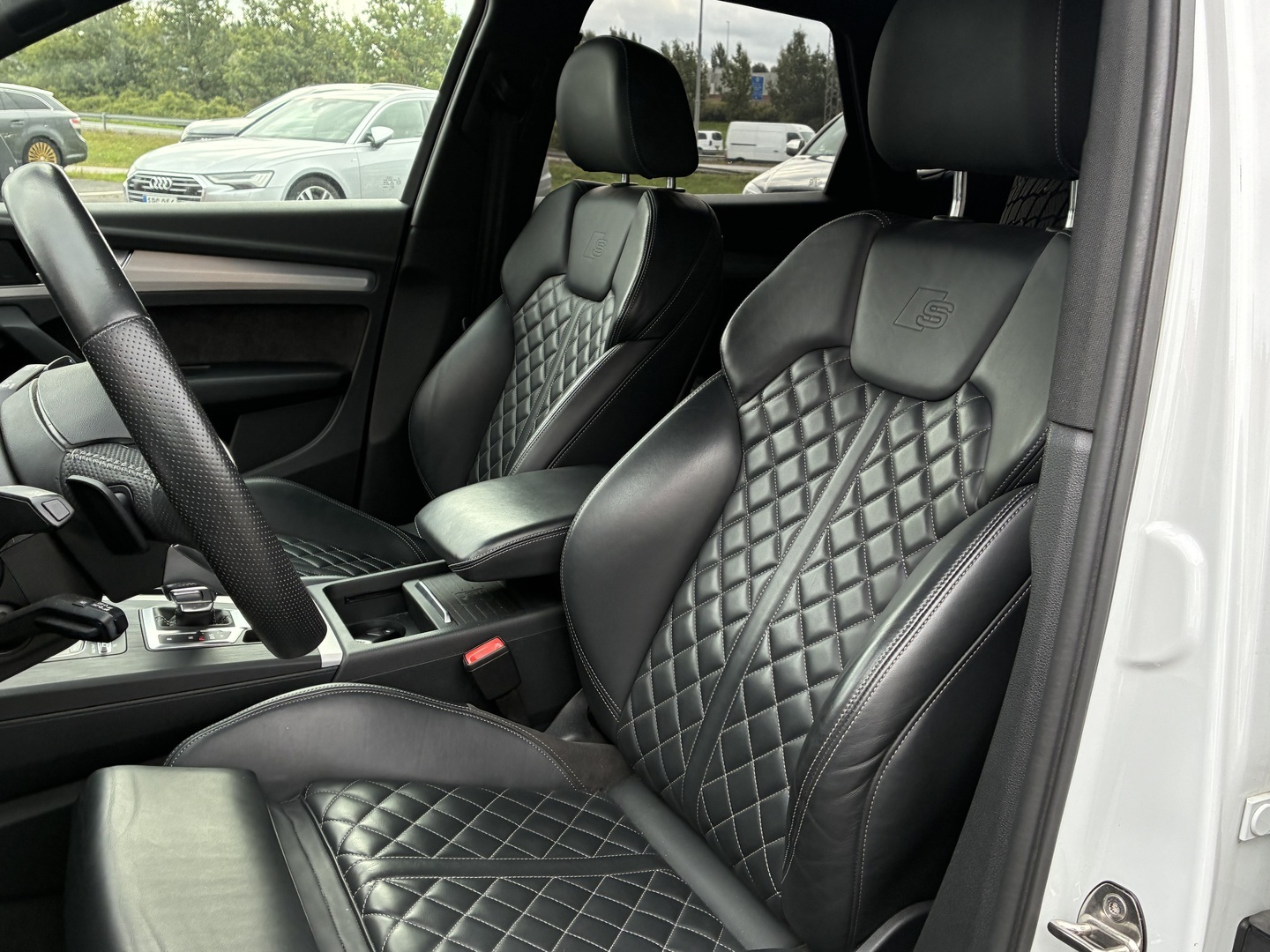 Audi - Q5 - Launch Edition 55 TFSI e quattro S tronic S Line - Maastoauto
