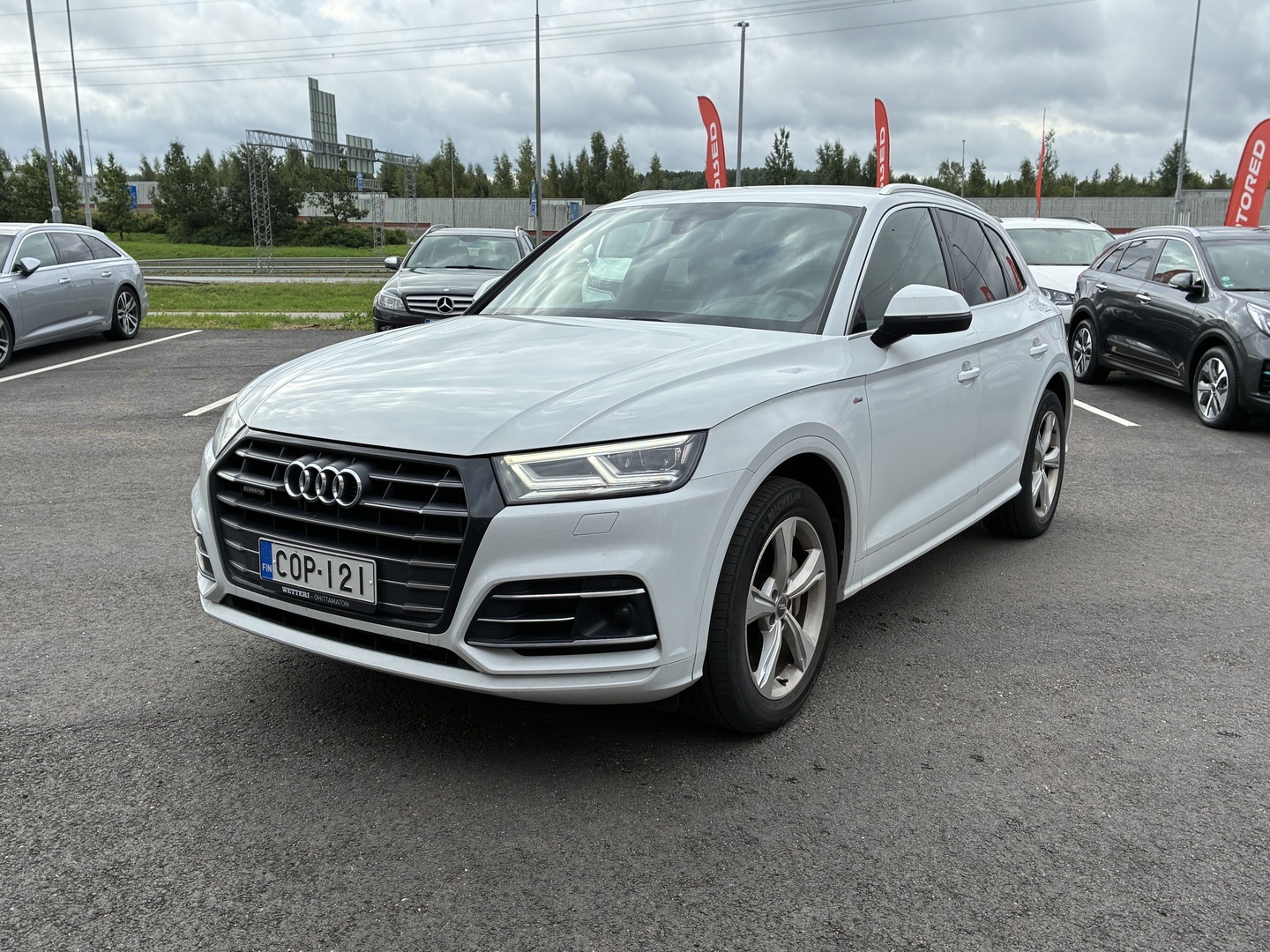 Audi - Q5 - Launch Edition 55 TFSI e quattro S tronic S Line - Maastoauto