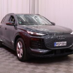 Audi - Q6 e-tron - quattro / Etumatkustajan näyttö / Bang & Olufsen / Vetokoukku / - Maastoauto