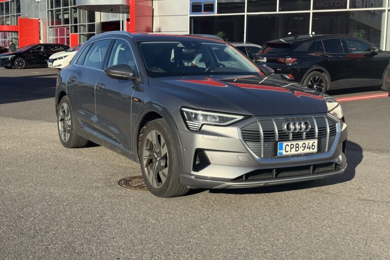 AUDI e-tron