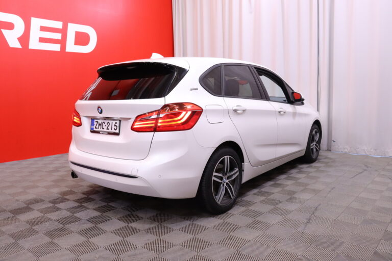 BMW 225