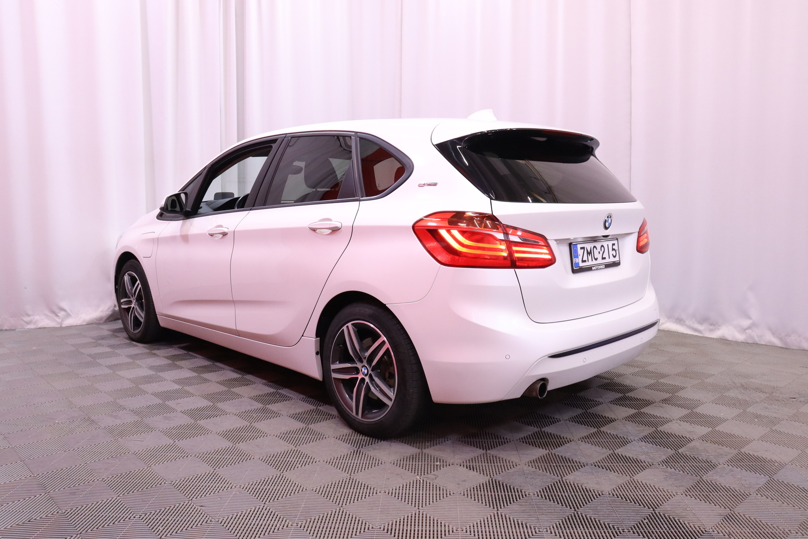 BMW - 225 - F45 Active Tourer 225xe A Business - Tila-auto
