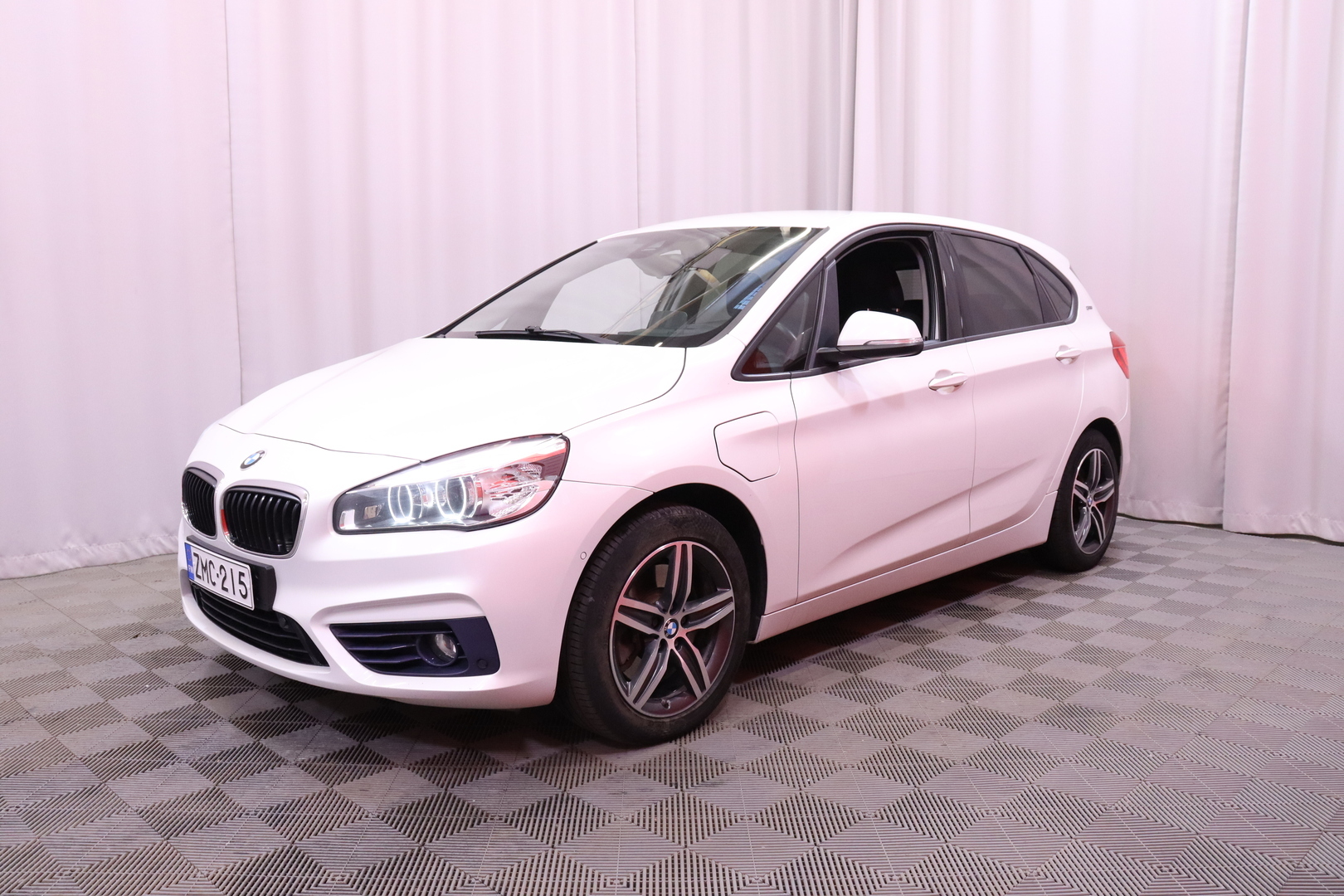 BMW - 225 - F45 Active Tourer 225xe A Business - Tila-auto