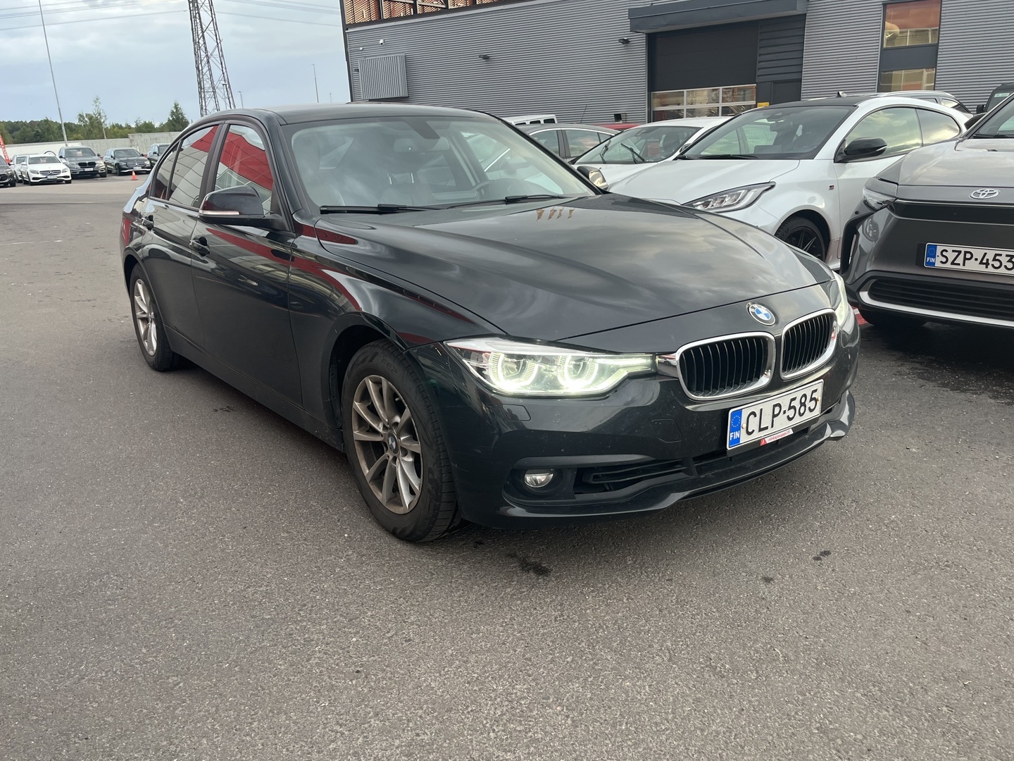 BMW - 318 - F30 Sedan 318i A Business Exclusive - Sedan