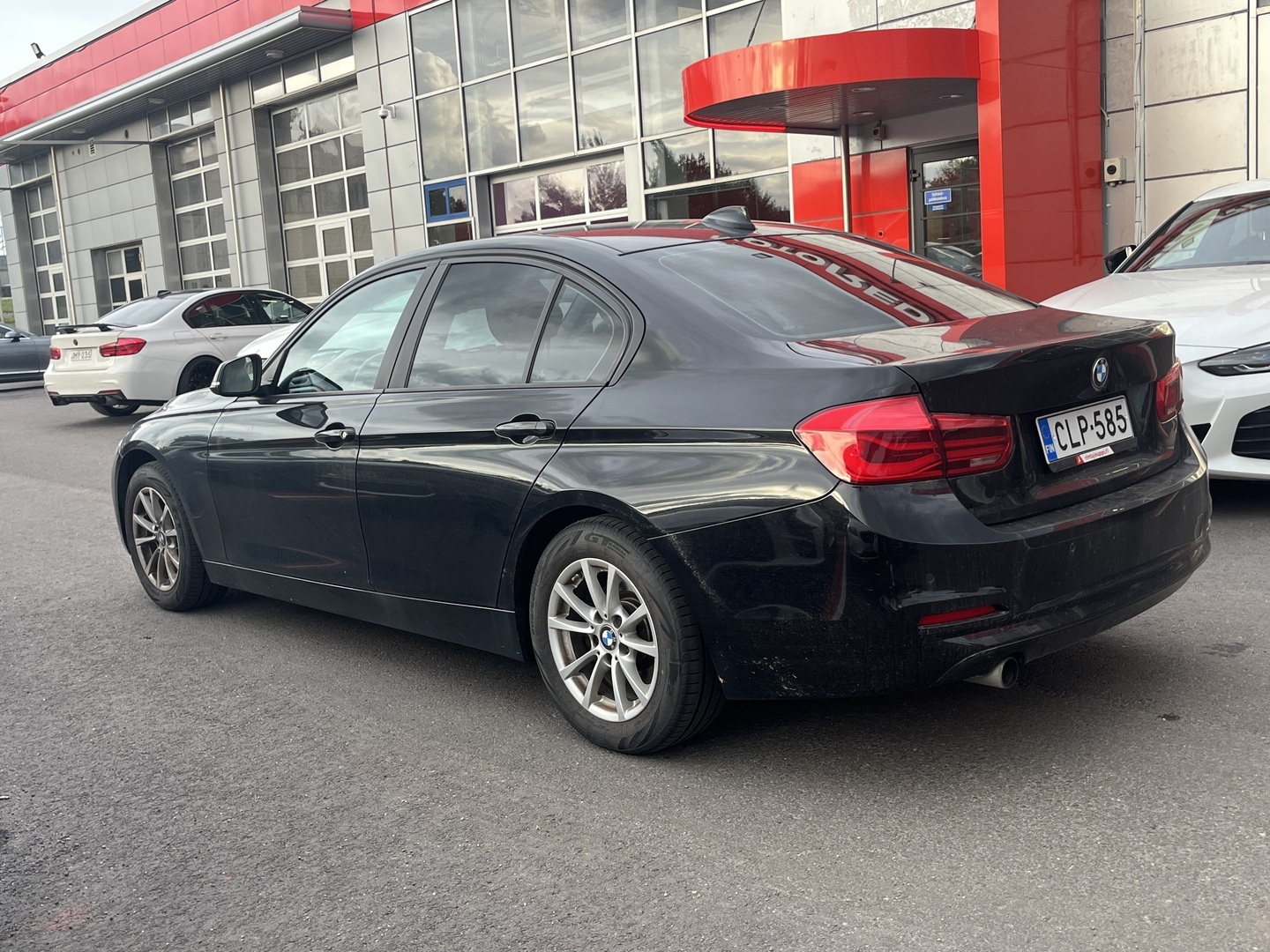BMW - 318 - F30 Sedan 318i A Business Exclusive - Sedan