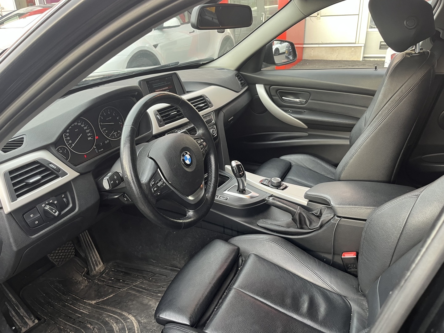 BMW - 318 - F30 Sedan 318i A Business Exclusive - Sedan