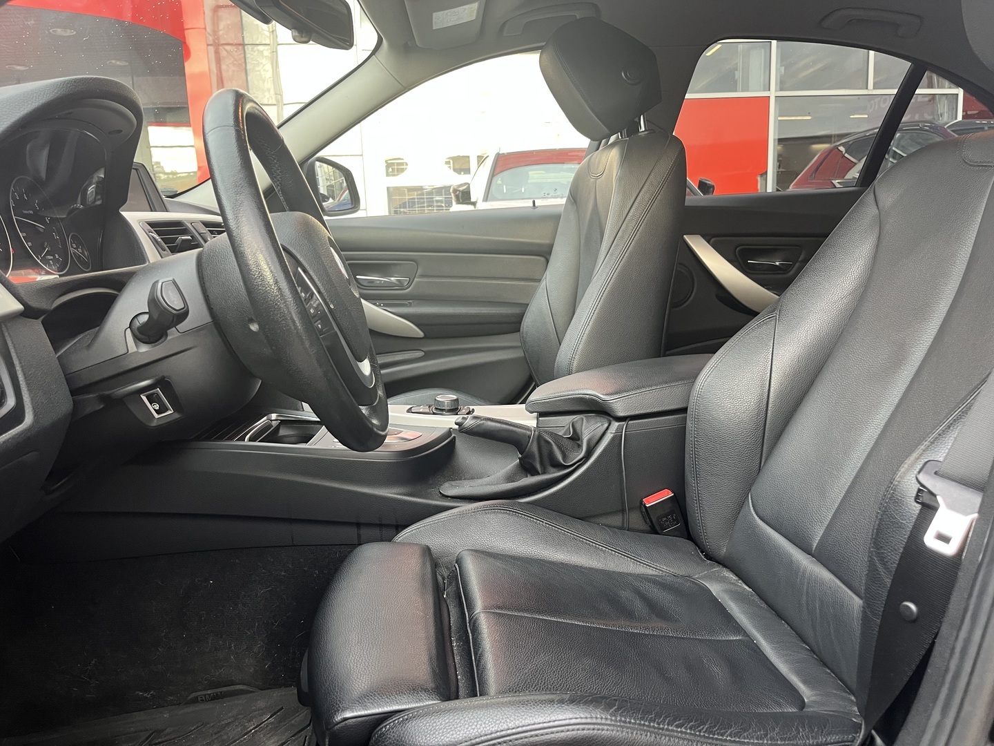 BMW - 318 - F30 Sedan 318i A Business Exclusive - Sedan