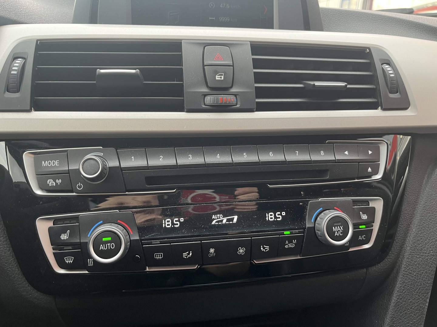 BMW - 318 - F30 Sedan 318i A Business Exclusive - Sedan