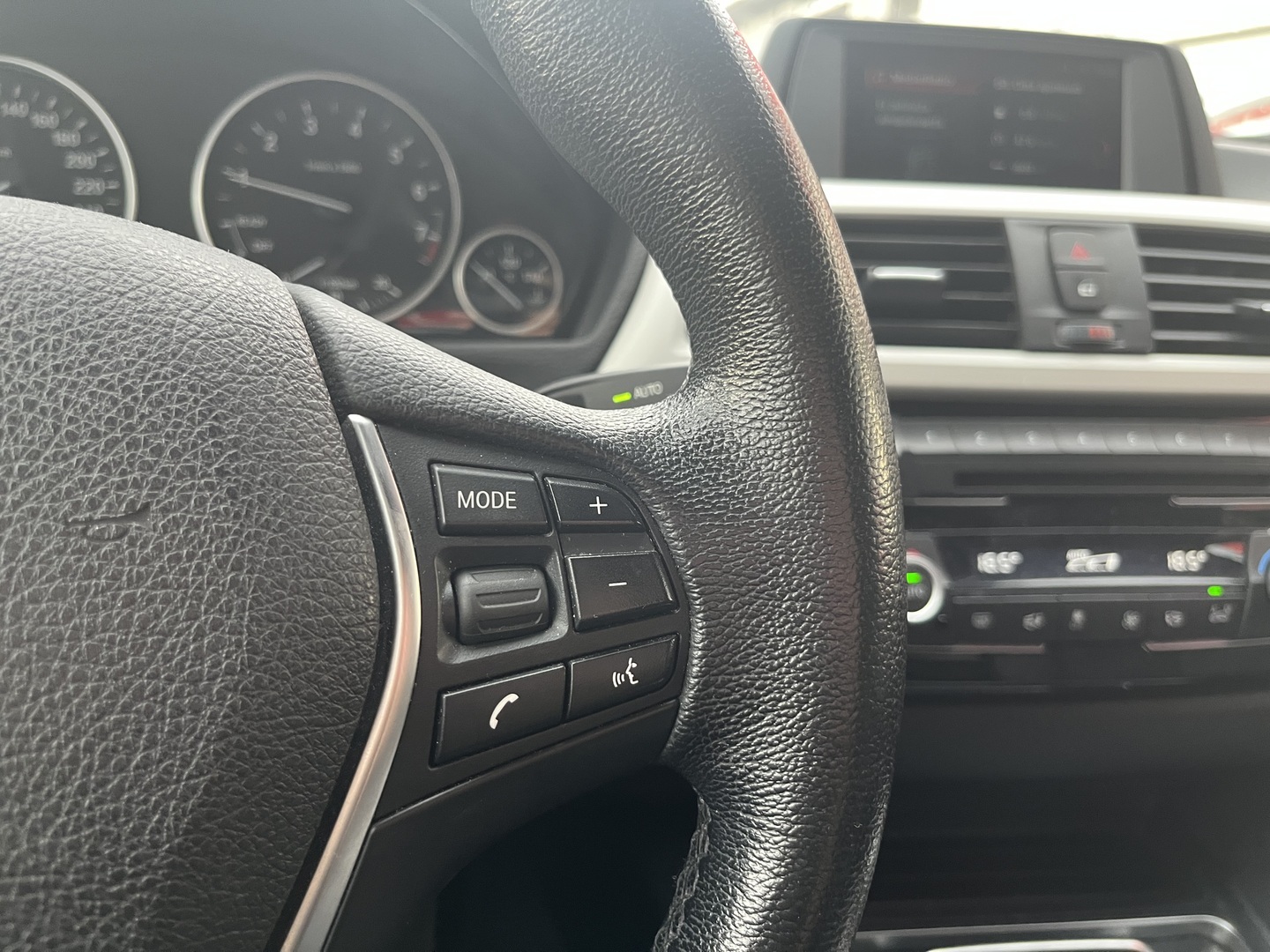 BMW - 318 - F30 Sedan 318i A Business Exclusive - Sedan