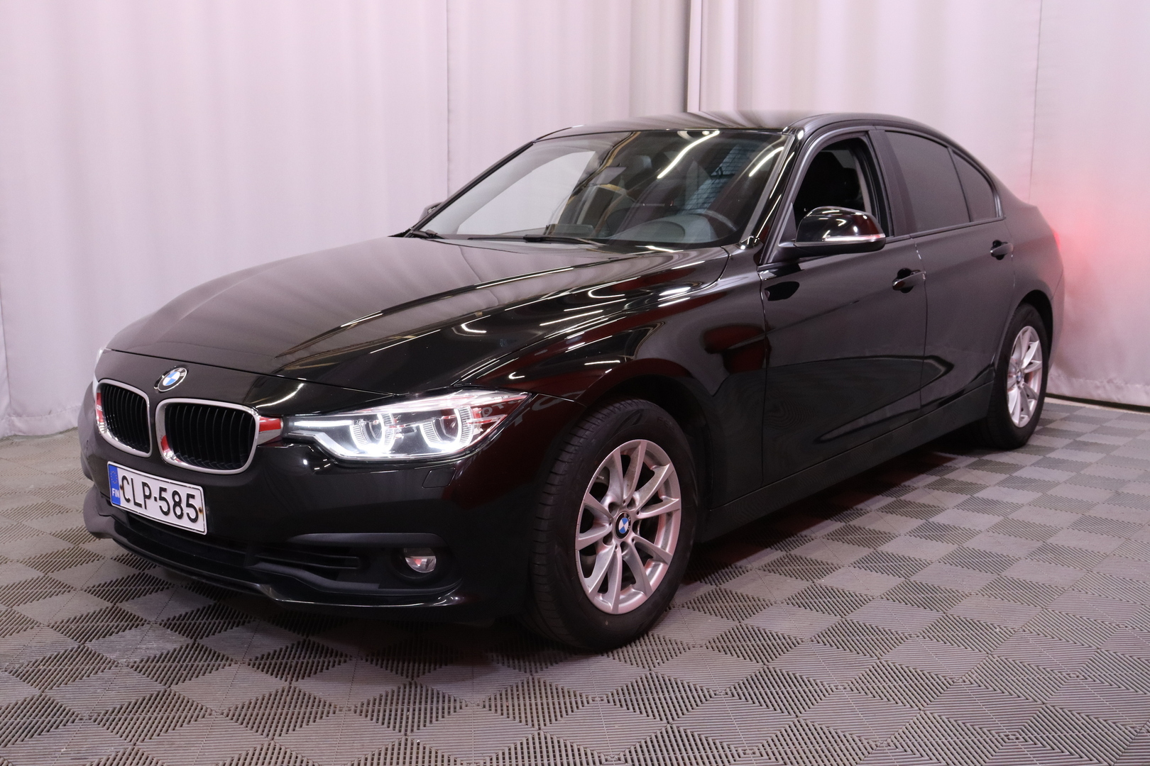 BMW 318 2018, photo 6/32