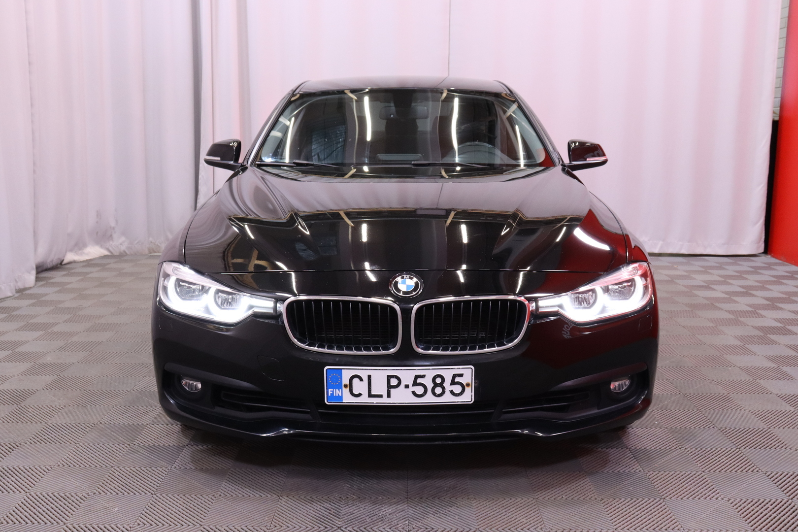 BMW 318 2018, photo 7/32