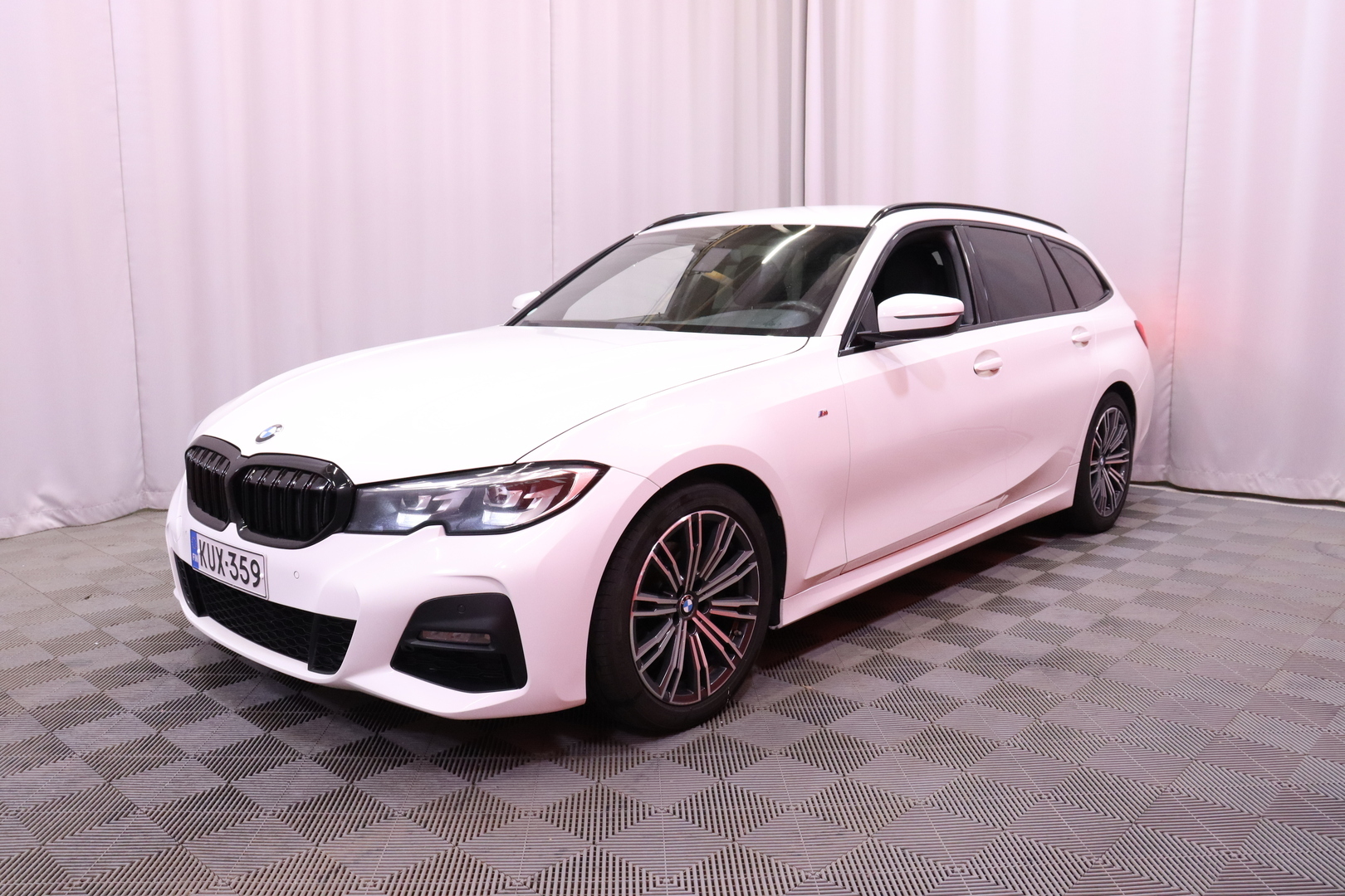 BMW - 320 - G21 Touring 320d A xDrive Business M Sport - Farmari