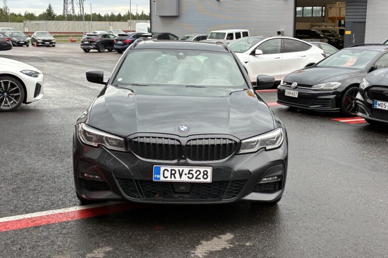BMW 330