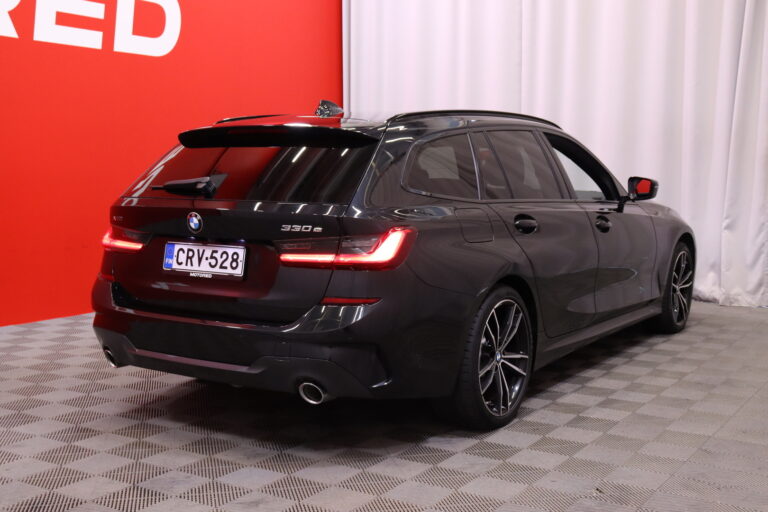 BMW 330