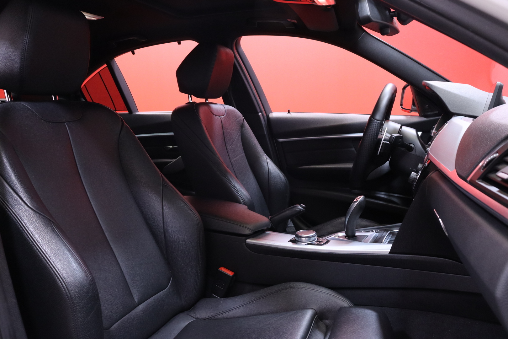 BMW - 330 - F30 Sedan 330e A Business M Sport // Myydään Huutokaupat.com - Sedan